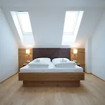 View Julia By We Rent *