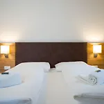 View Julia By We Rent *